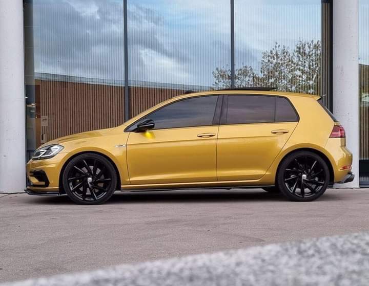 Volkswagen Golf R – Image 10