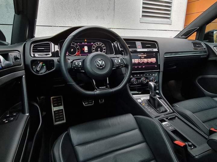 Volkswagen Golf R – Image 9