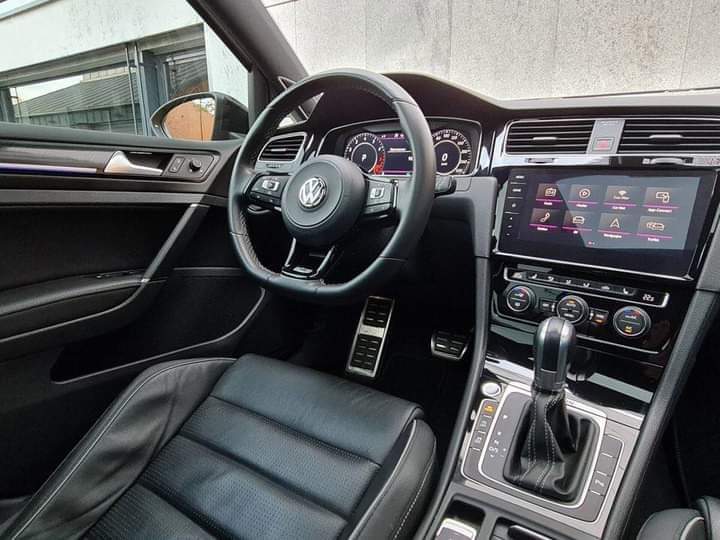 Volkswagen Golf R – Image 22