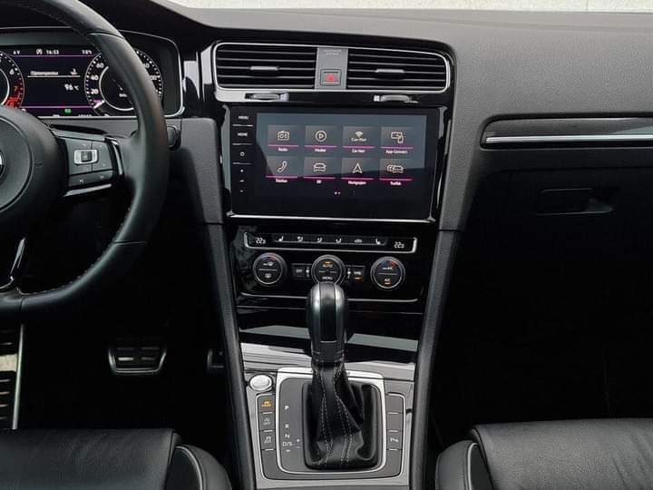 Volkswagen Golf R – Image 20