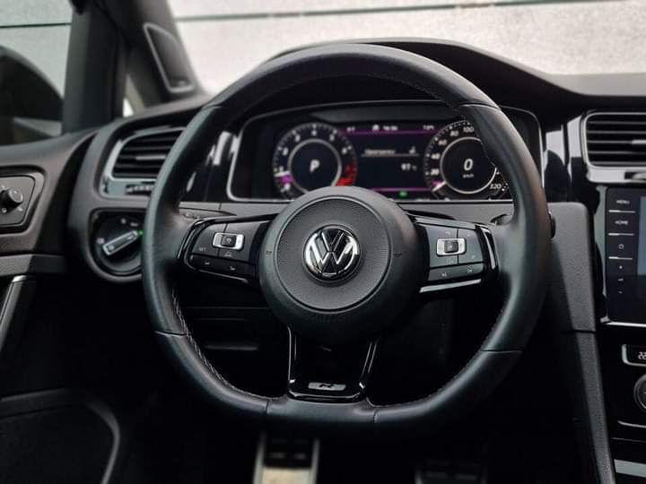 Volkswagen Golf R – Image 19