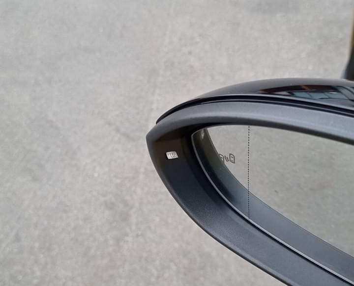 Volkswagen Golf R – Image 24