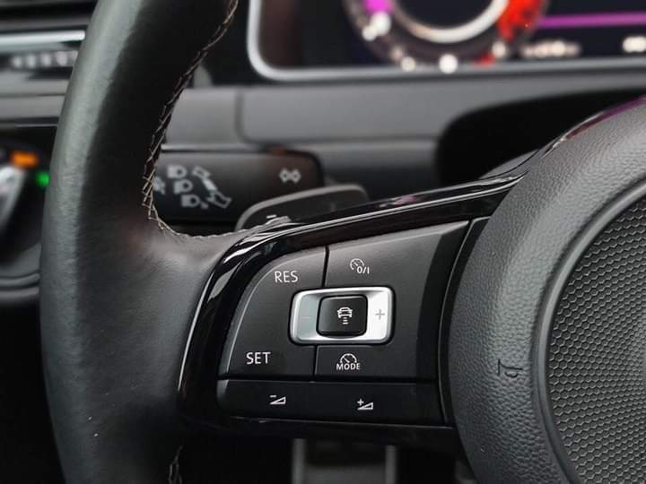 Volkswagen Golf R – Image 53