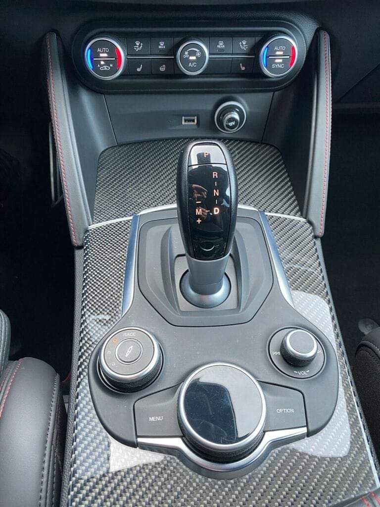 Alfa Romeo STELVIO – Image 10