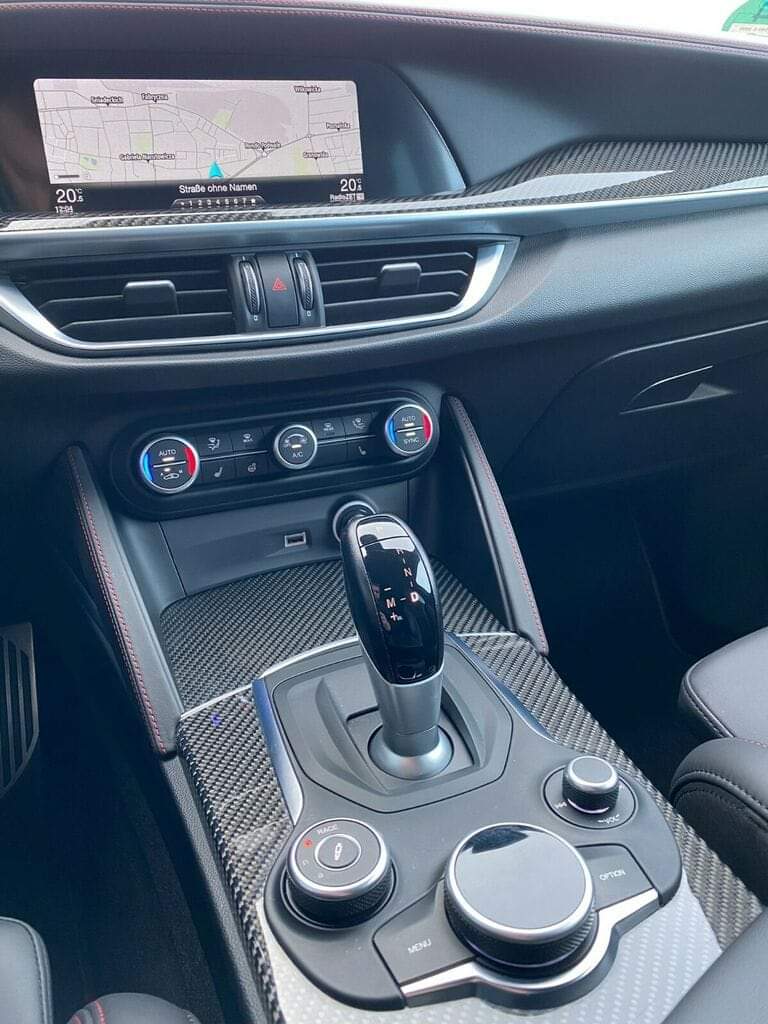 Alfa Romeo STELVIO – Image 17