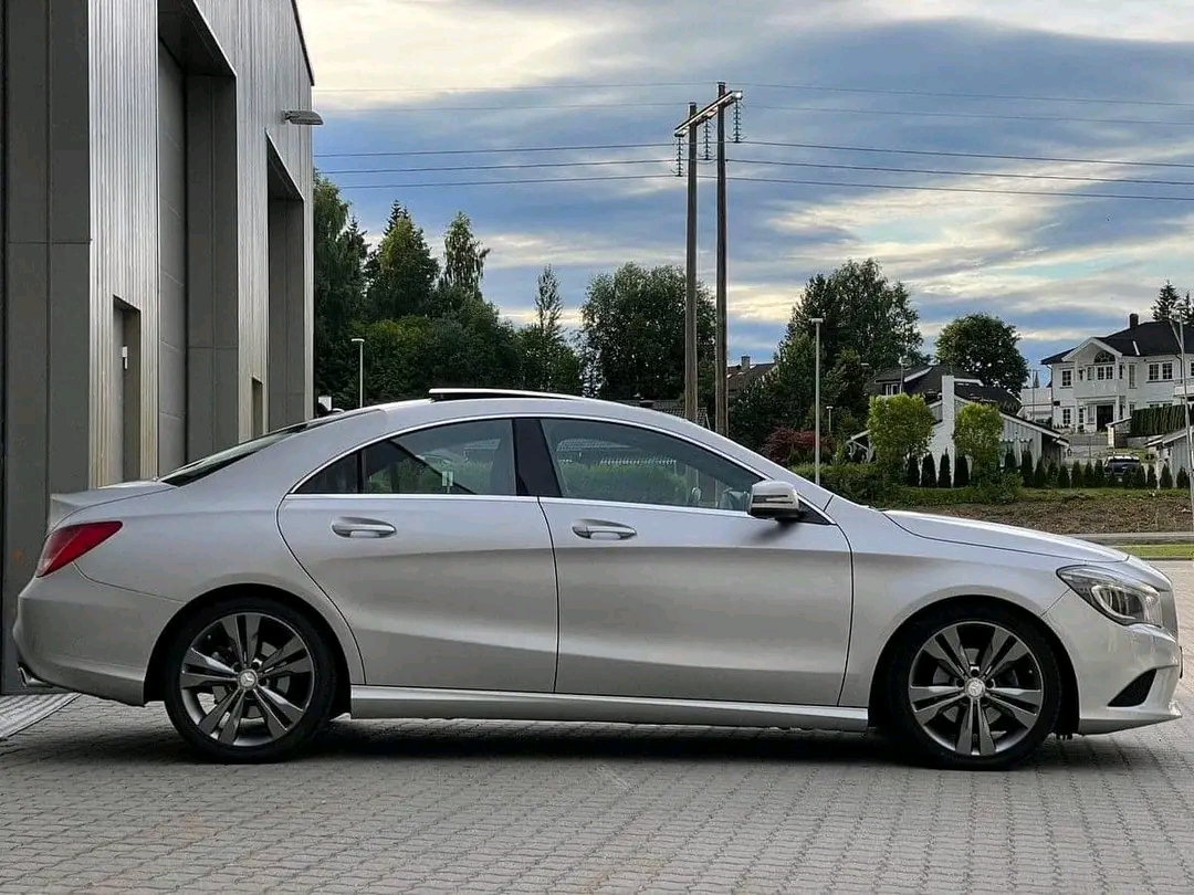 Mercedes-Benz 200 – Image 3