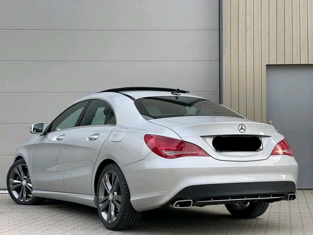 Mercedes-Benz 200 – Image 10