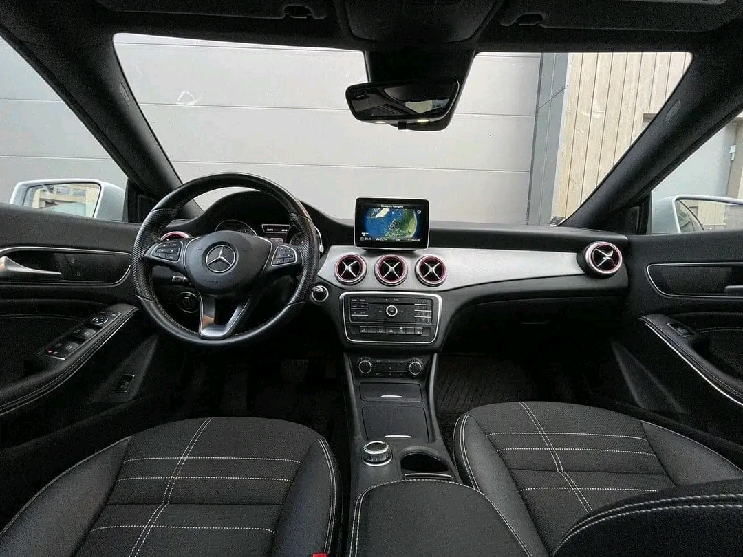 Mercedes-Benz 200 – Image 4