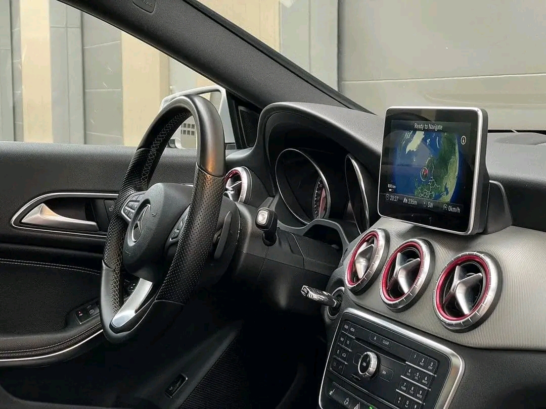 Mercedes-Benz 200 – Image 6