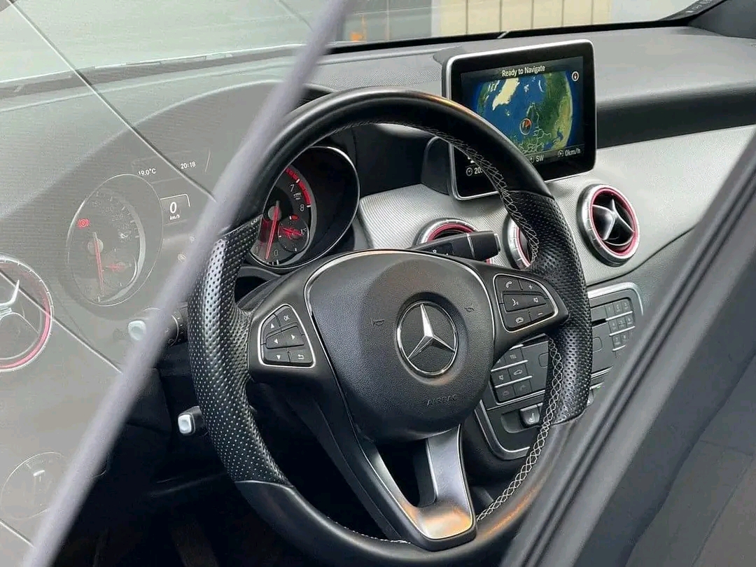 Mercedes-Benz 200 – Image 7