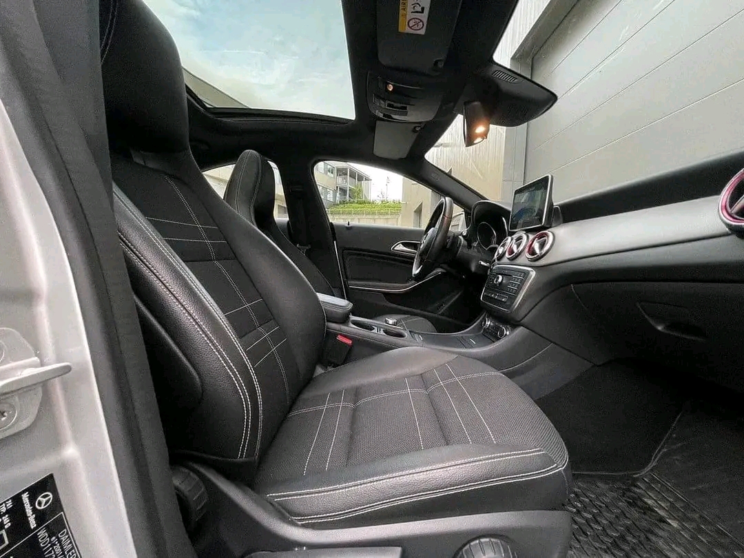 Mercedes-Benz 200 – Image 8