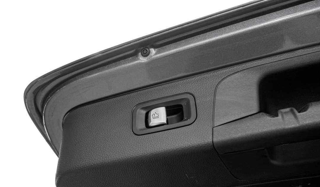 Mercedes-Benz GLC 300e – Image 7