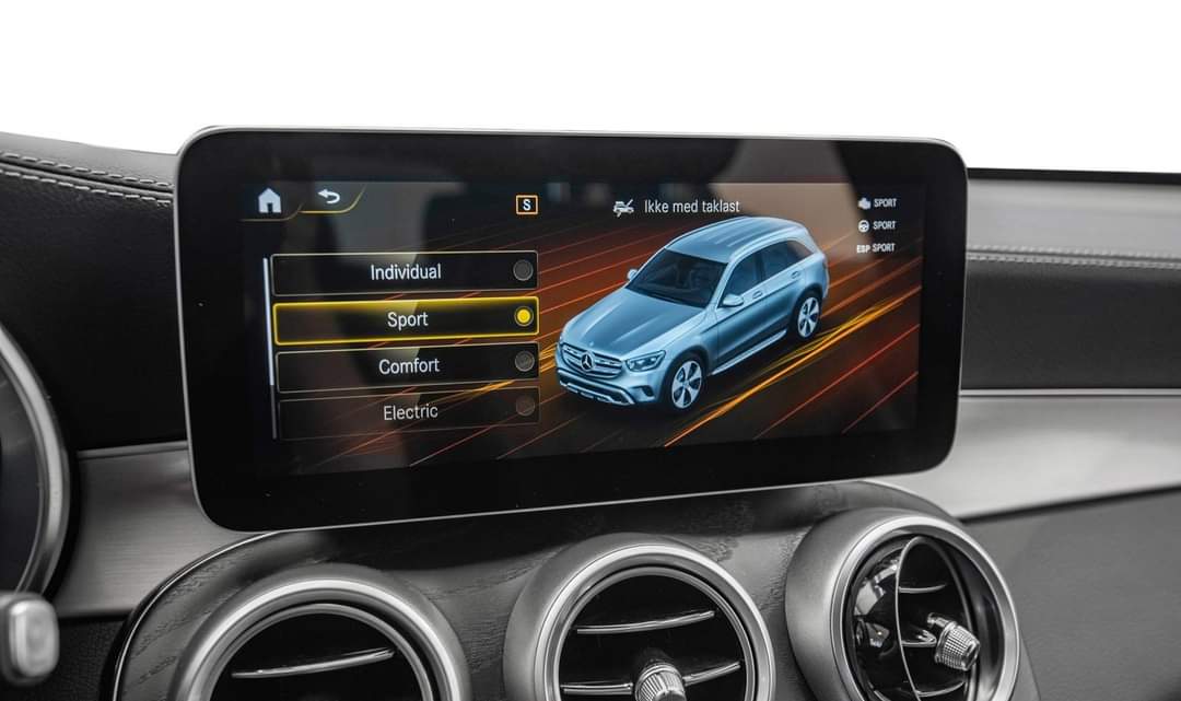 Mercedes-Benz GLC 300e – Image 13