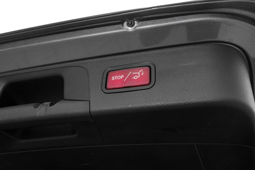 Mercedes-Benz GLC 300e – Image 17