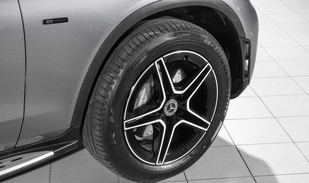 Mercedes-Benz GLC 300e – Image 22