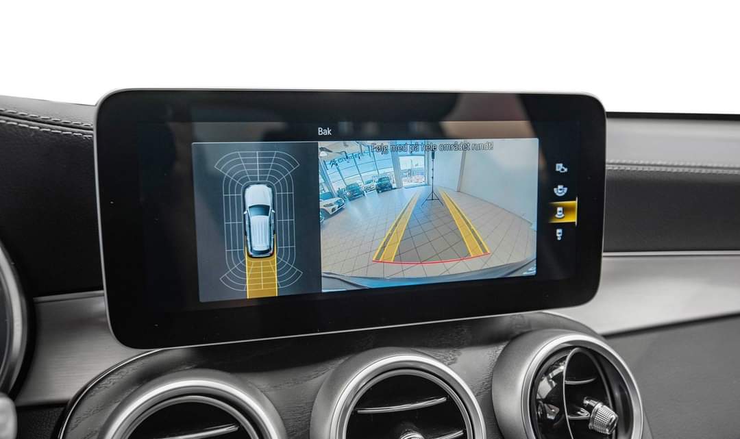 Mercedes-Benz GLC 300e – Image 25