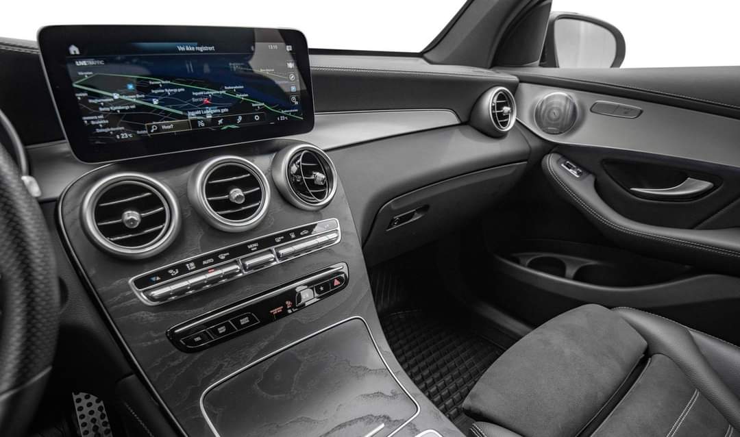 Mercedes-Benz GLC 300e – Image 28