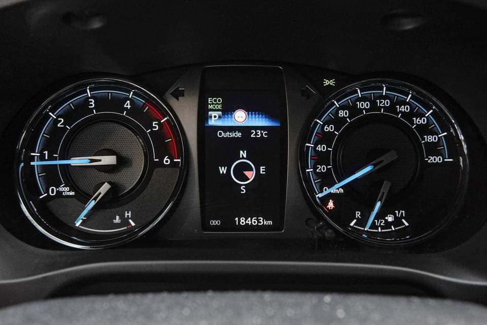 Toyota HiLux – Image 12