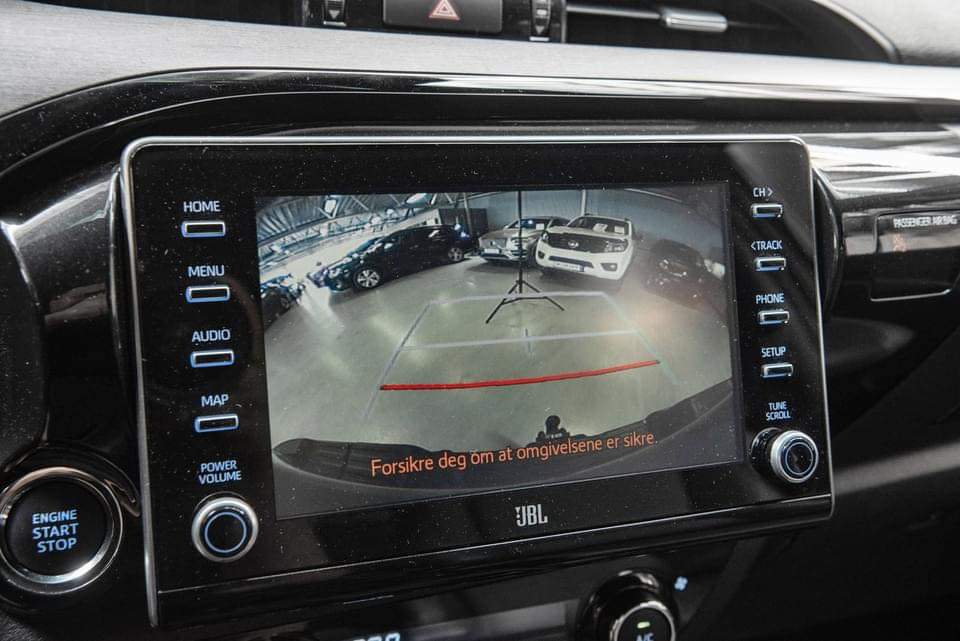 Toyota HiLux – Image 18