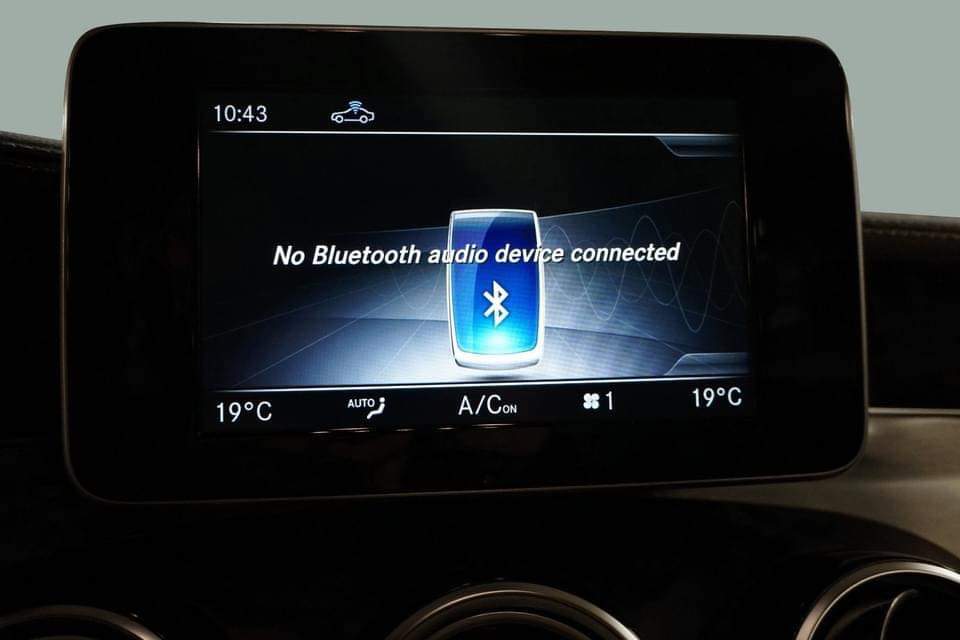 Mercedes-Benz GLC 350e – Image 16