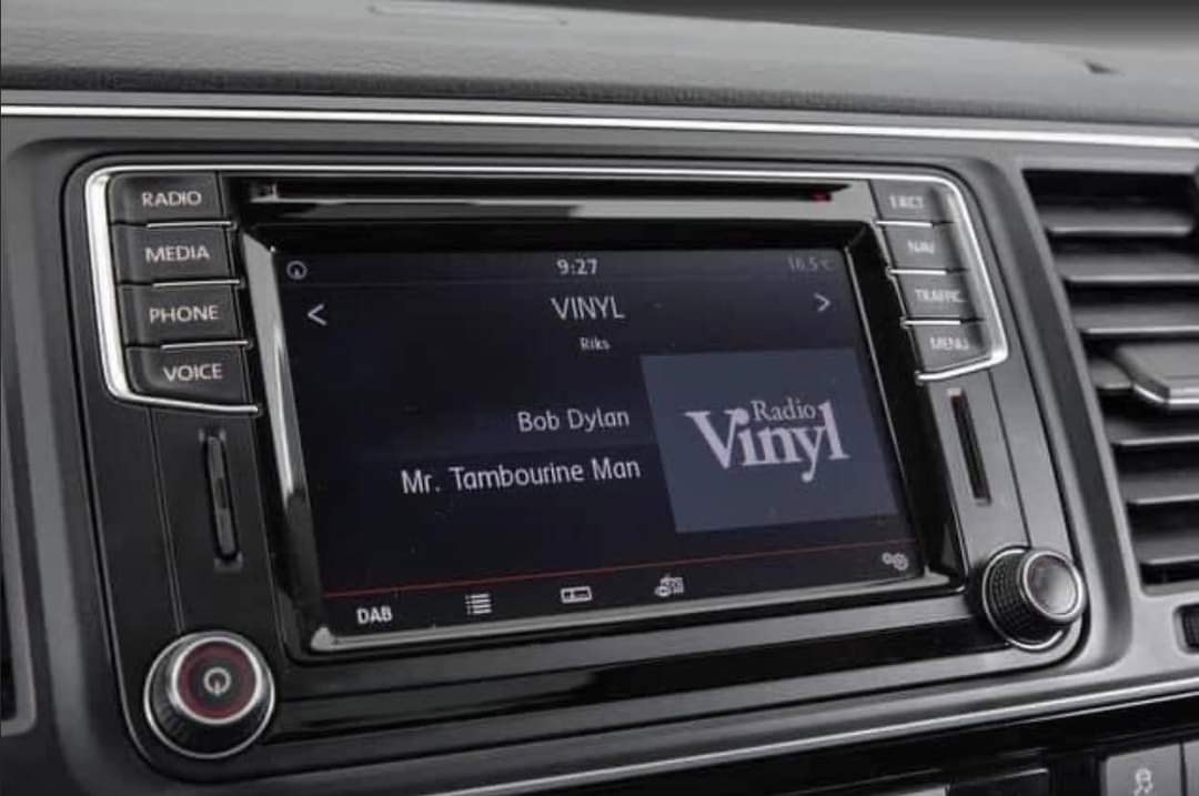 Volkswagen Caravelle – Image 18