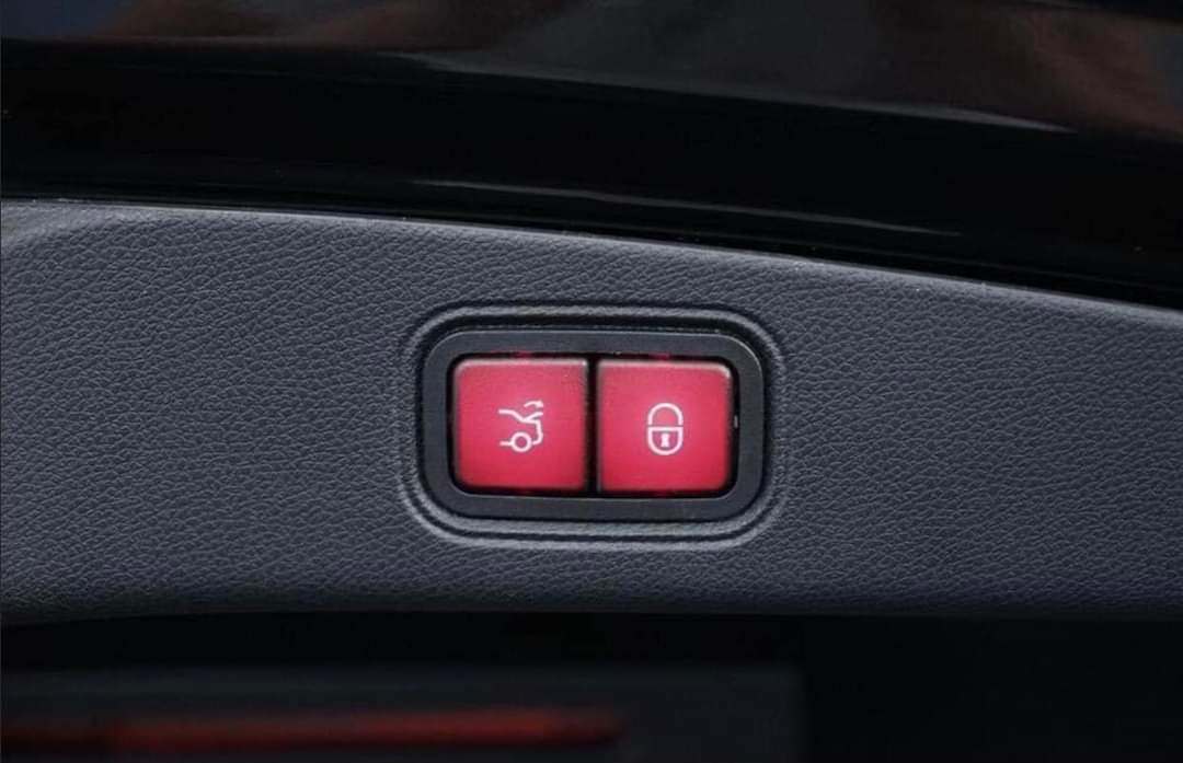 Mercedes-Benz E-Classe 200 Coupé AMG – Image 23