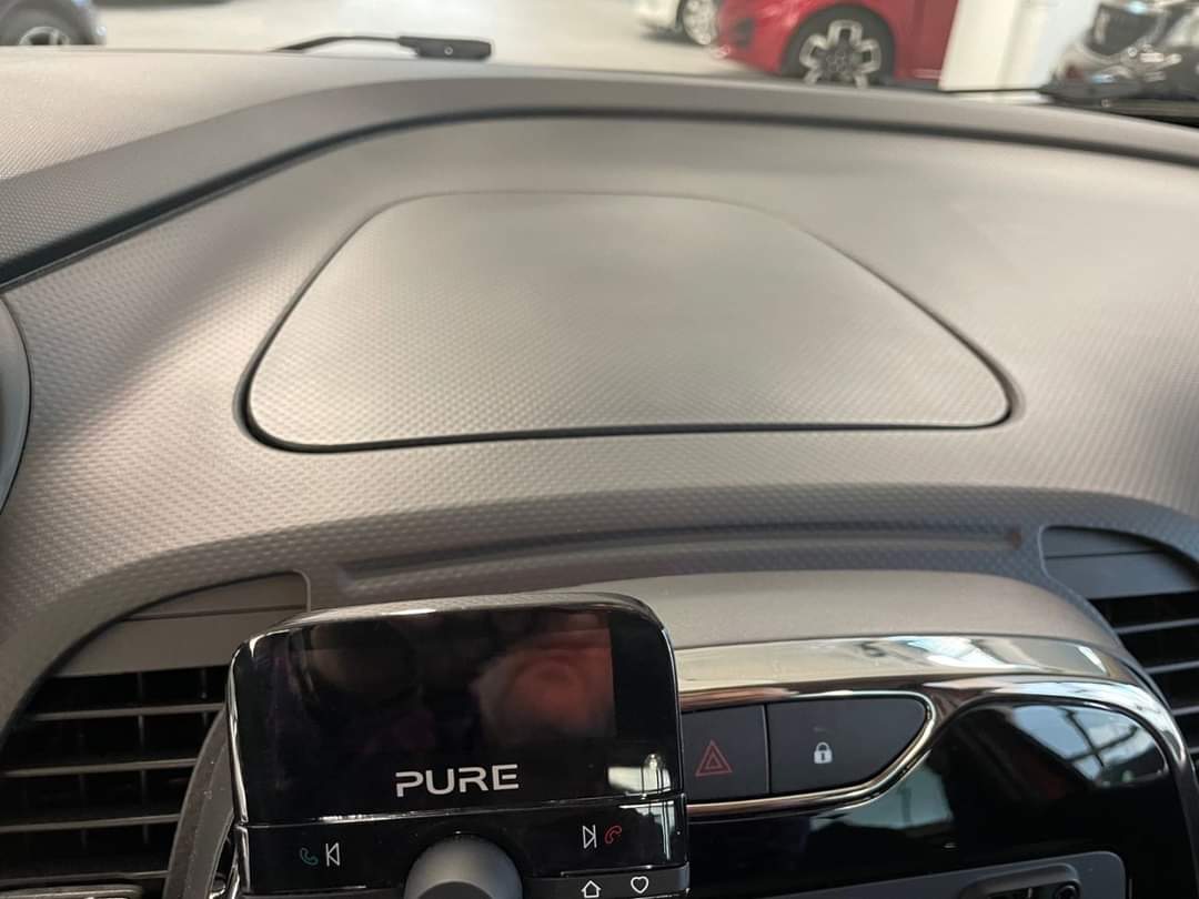 Renault Captur TCe 90 – Image 25