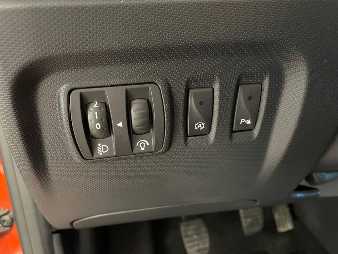 Renault Captur TCe 90 – Image 32