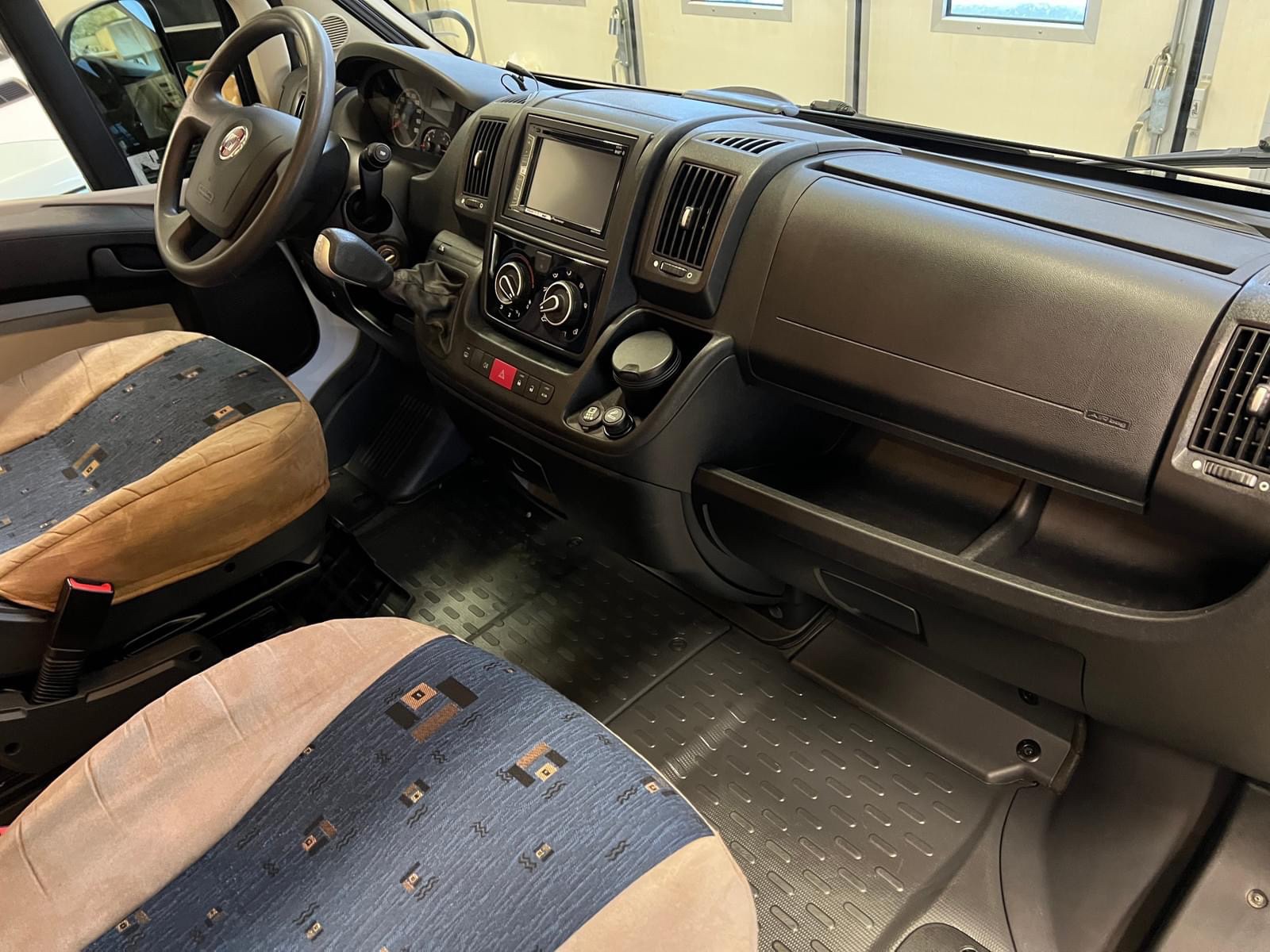 Camping-car Sunlight T67 148 ch. Distributeur automatique. – Image 8