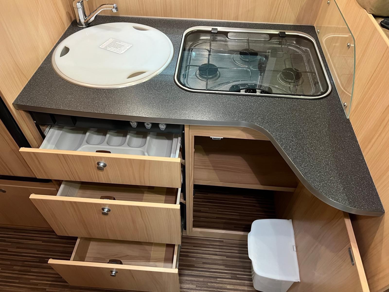 Camping-car Sunlight T67 148 ch. Distributeur automatique. – Image 23