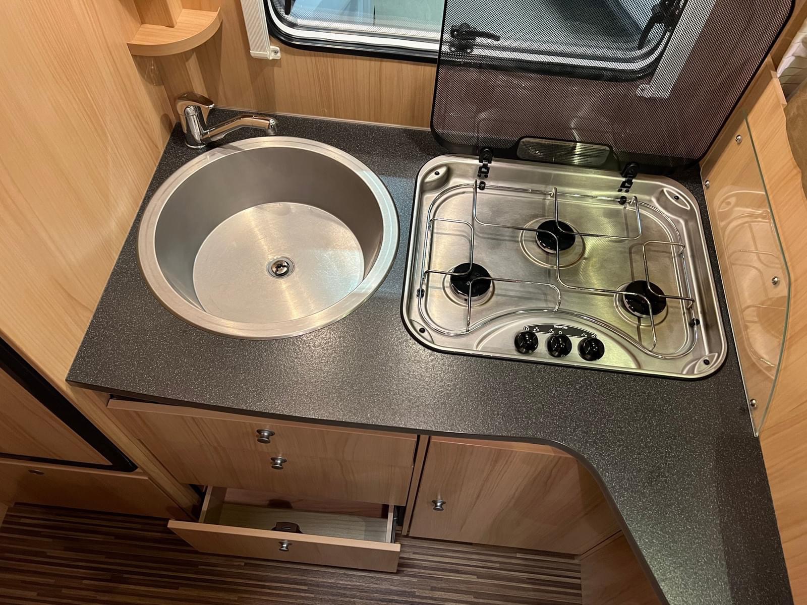 Camping-car Sunlight T67 148 ch. Distributeur automatique. – Image 24