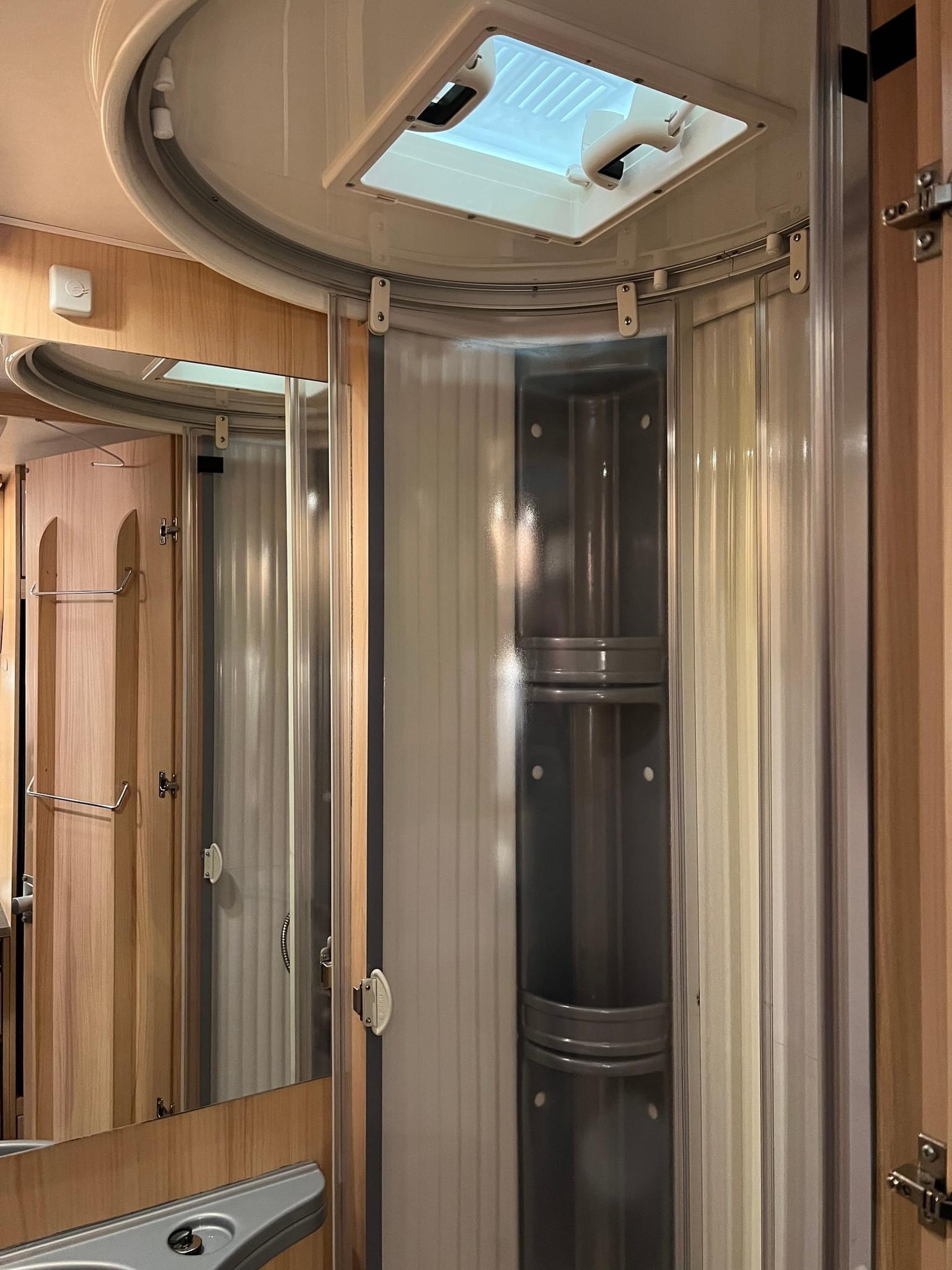 Camping-car Sunlight T67 148 ch. Distributeur automatique. – Image 32