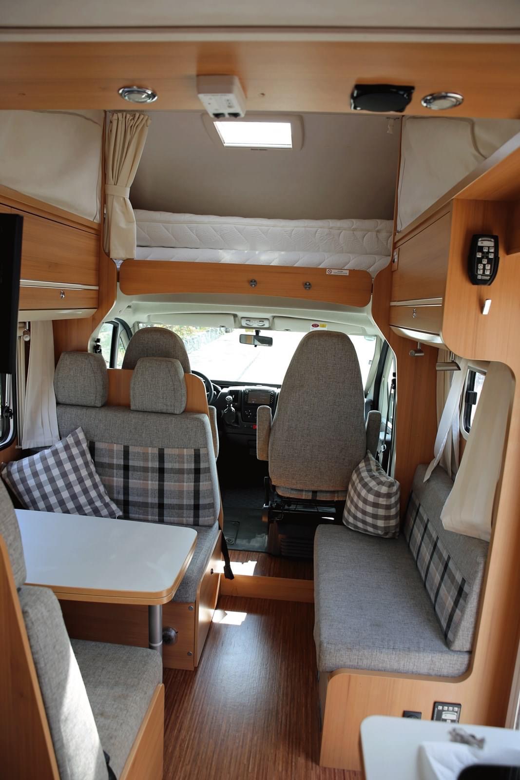 Camping-car Fiat LMC A 693 G 6 places et 6 couchages. Permis B â Image 5