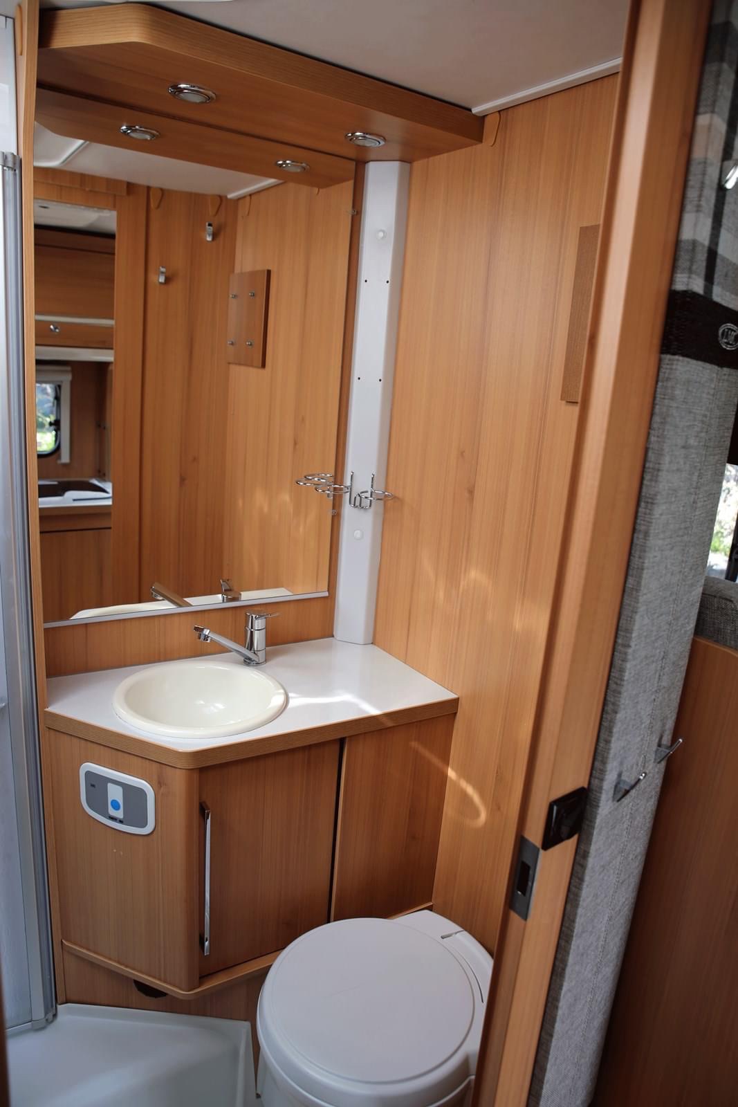 Camping-car Fiat LMC A 693 G 6 places et 6 couchages. Permis B â Image 9