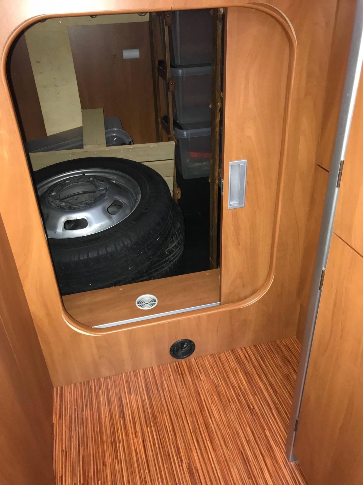 Laika Rexosline Motorhome 720 – Image 24