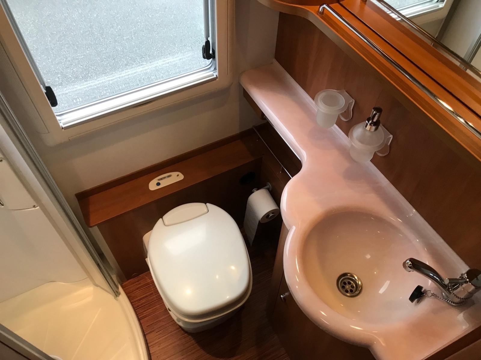 Laika Rexosline Motorhome 720 – Image 25