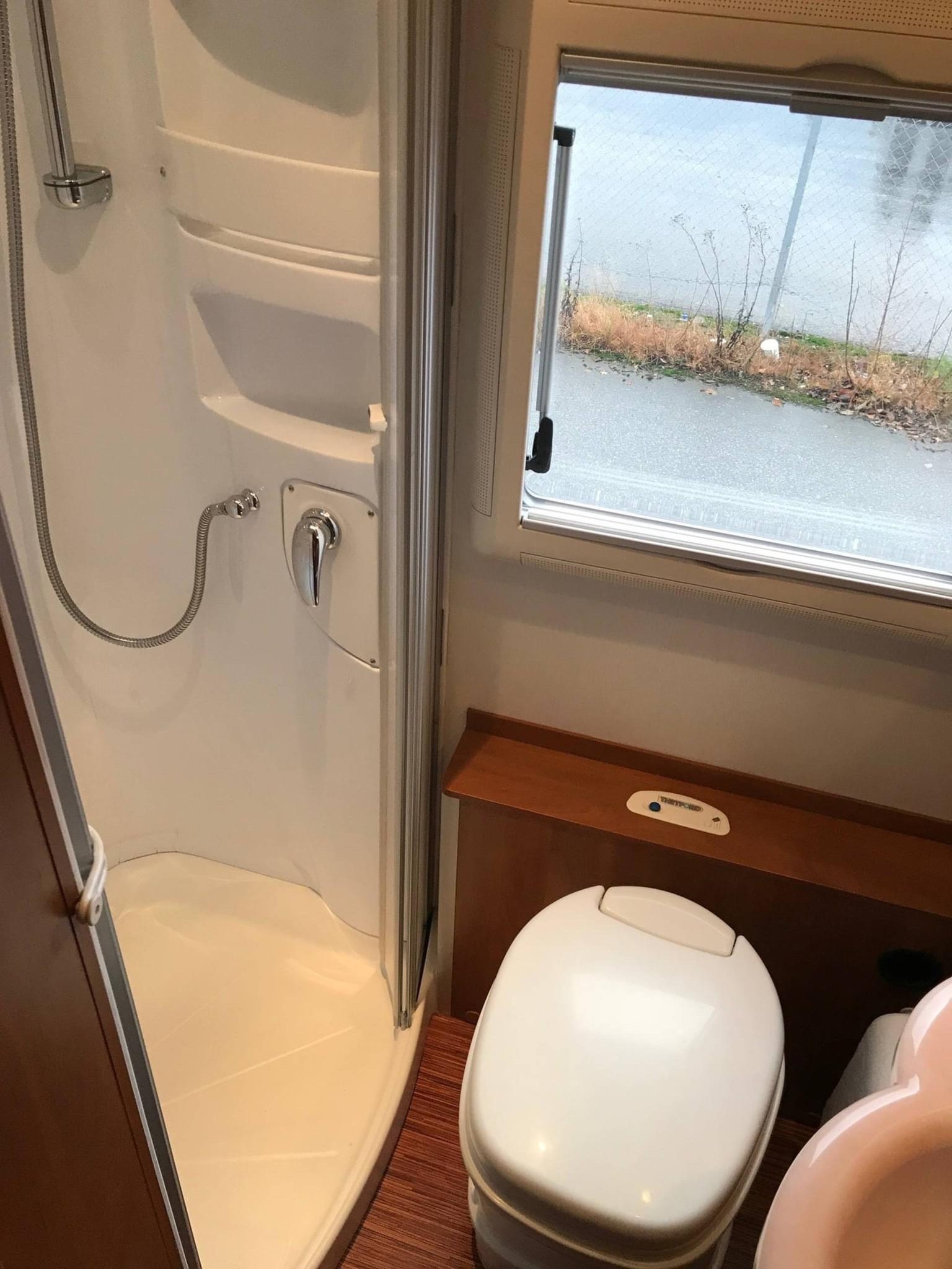 Laika Rexosline Motorhome 720 – Image 26