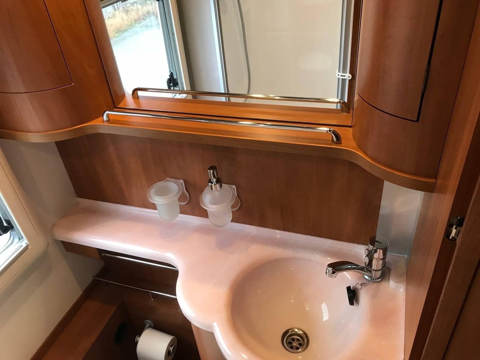 Laika Rexosline Motorhome 720 – Image 28