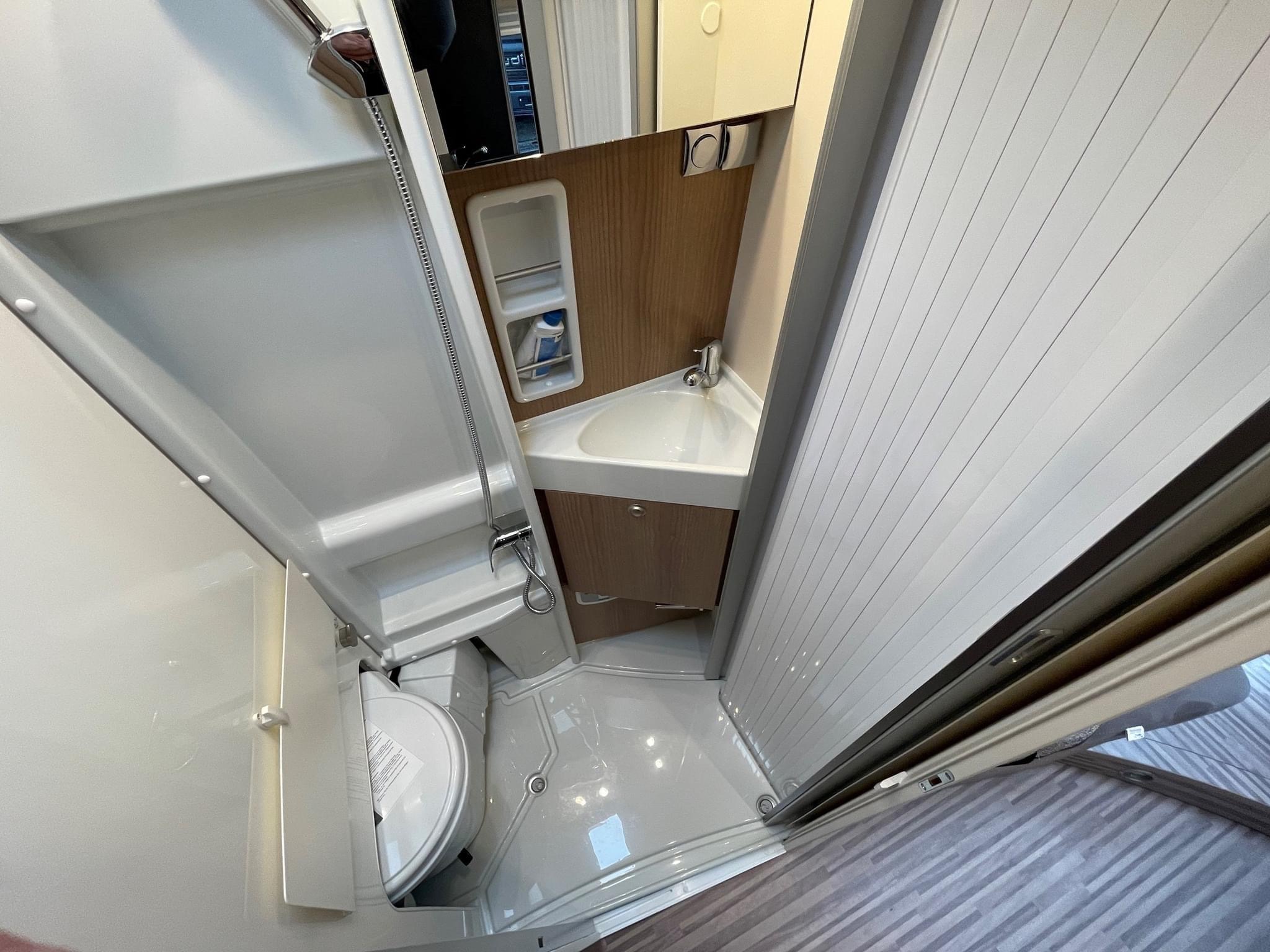 MALIBU DIVERSITY 600 DBK Compact VAN LIMITED-BLACK-EDITION (fourgon Van) – Image 23