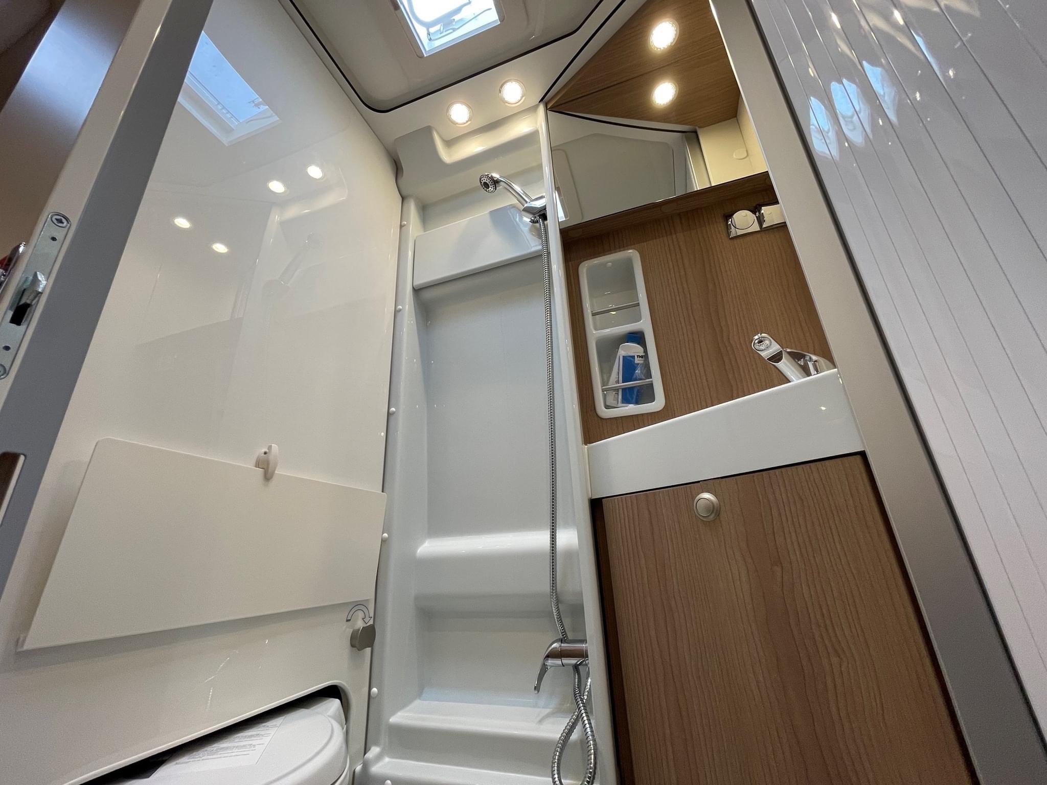 MALIBU DIVERSITY 600 DBK Compact VAN LIMITED-BLACK-EDITION (fourgon Van) – Image 24