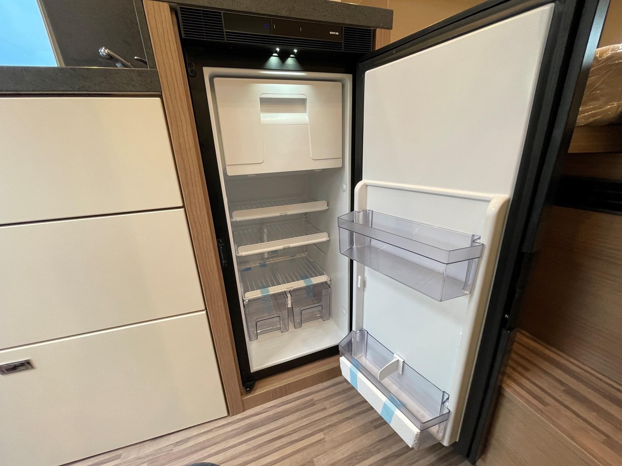 MALIBU DIVERSITY 600 DBK Compact VAN LIMITED-BLACK-EDITION (fourgon Van) – Image 26