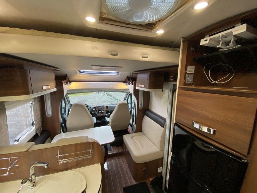 Mclouis Mc 2 Karat Edition avec lit queen (camping-car) – Image 10