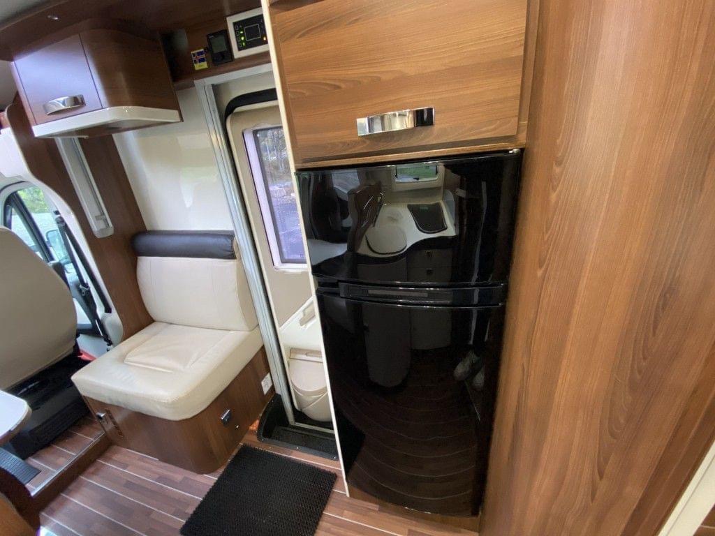 Mclouis Mc 2 Karat Edition avec lit queen (camping-car) – Image 11