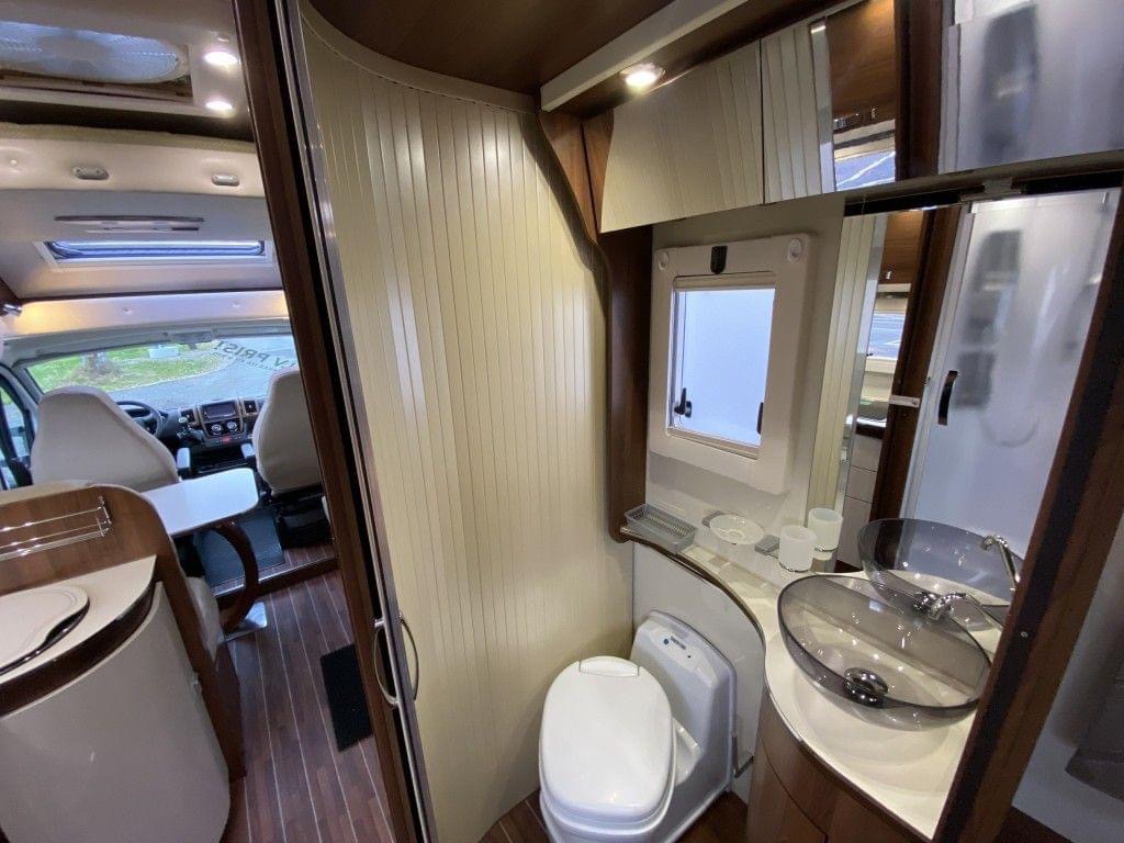 Mclouis Mc 2 Karat Edition avec lit queen (camping-car) – Image 12