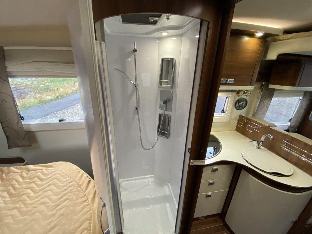 Mclouis Mc 2 Karat Edition avec lit queen (camping-car) – Image 13