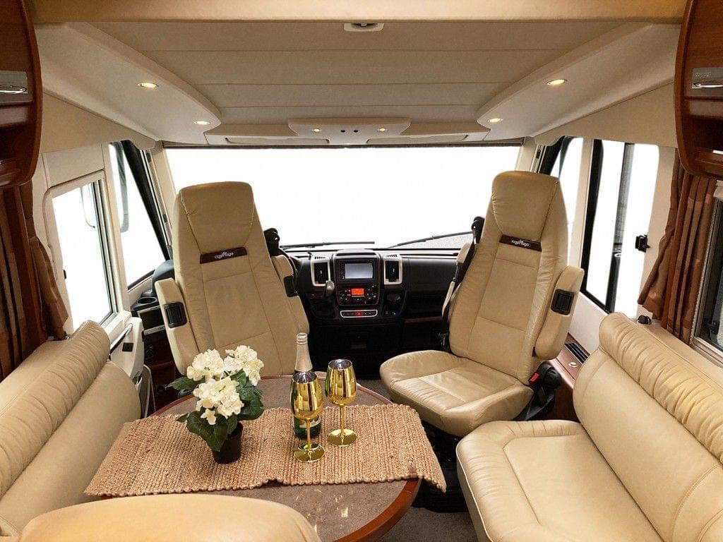 Camping-car Intégré Carthago Chic E-line en 51 QB – Image 7