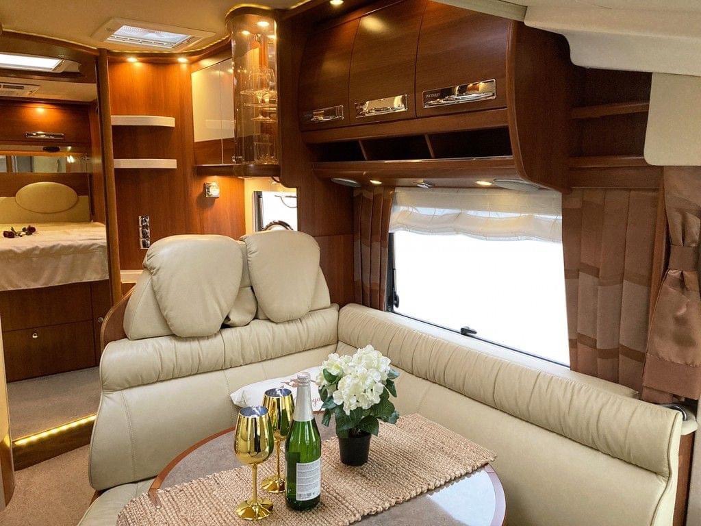 Camping-car Intégré Carthago Chic E-line en 51 QB – Image 8