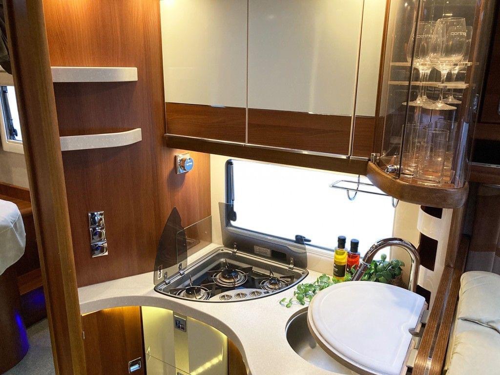 Camping-car Intégré Carthago Chic E-line en 51 QB – Image 11