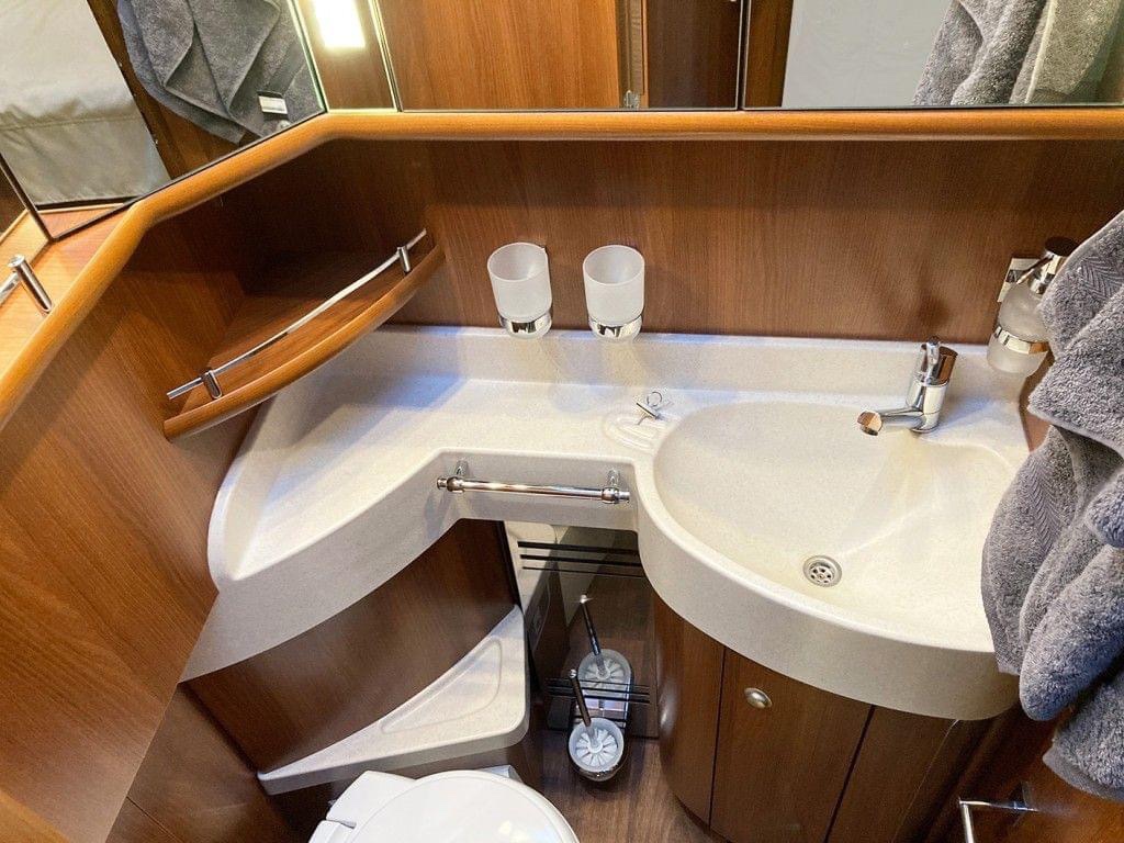 Camping-car Intégré Carthago Chic E-line en 51 QB – Image 21