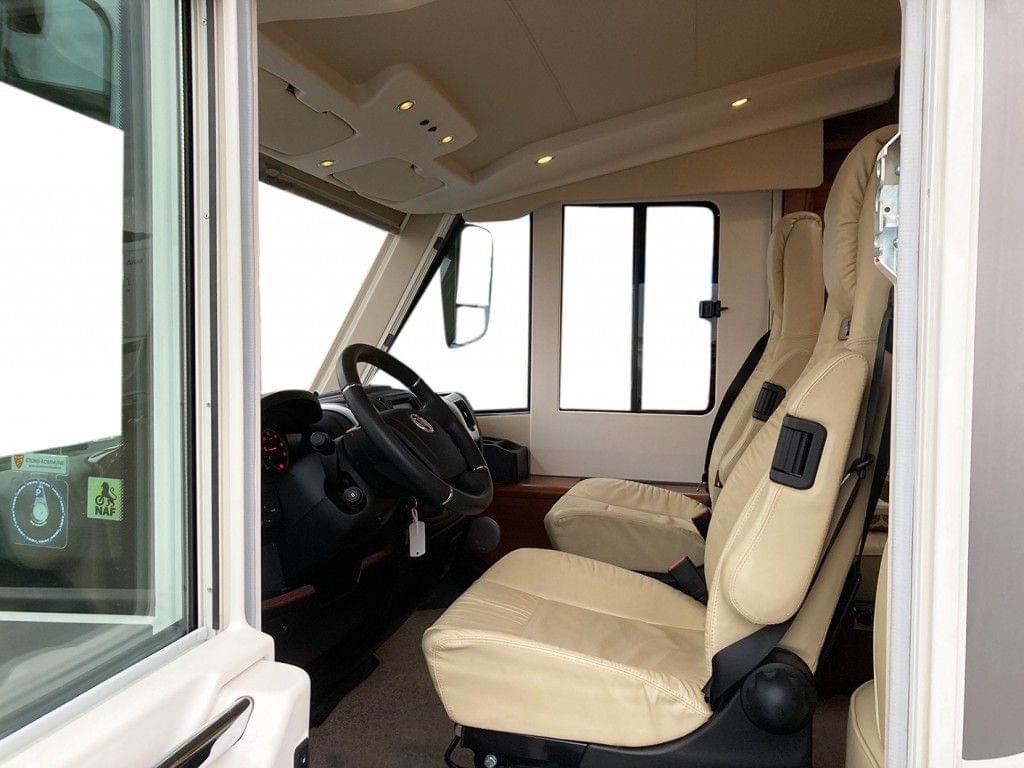 Camping-car Intégré Carthago Chic E-line en 51 QB – Image 29